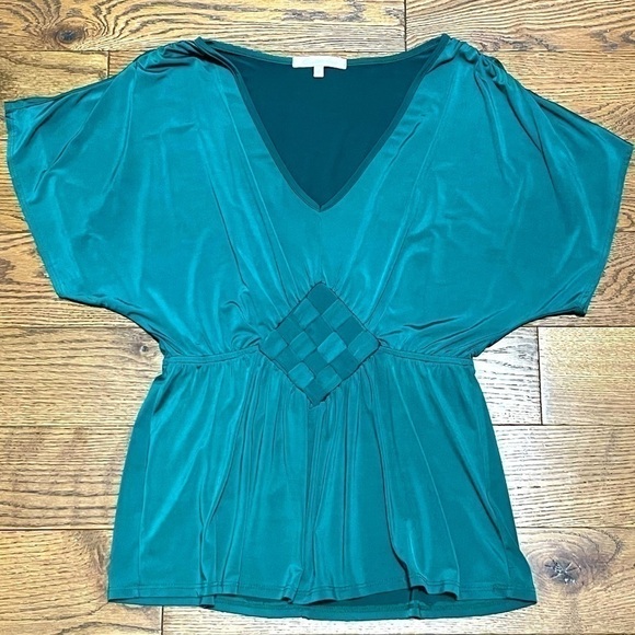 [CHARLOTTE Russe] Green V-neck flowy top - Picture 3 of 6